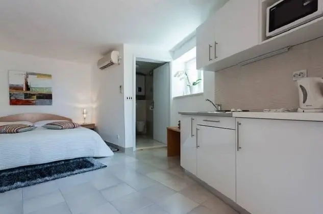 Stüdyo, Kısmi Deniz Manzaralı