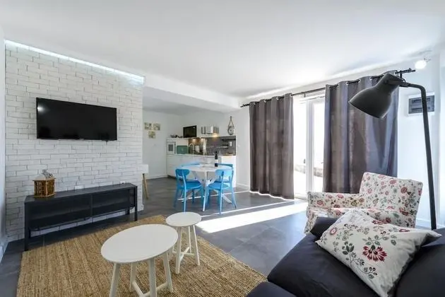 Apart Daire (1 Bedroom Apt with Terrace n Sea View)