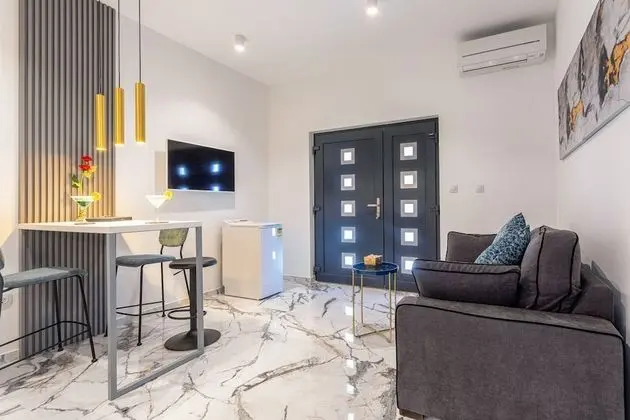 Exclusive Designer Apartment (no swimming pool)