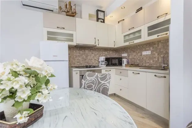 Luxury Apart Daire, Havuz Kullanımı, Havuz Manzaralı