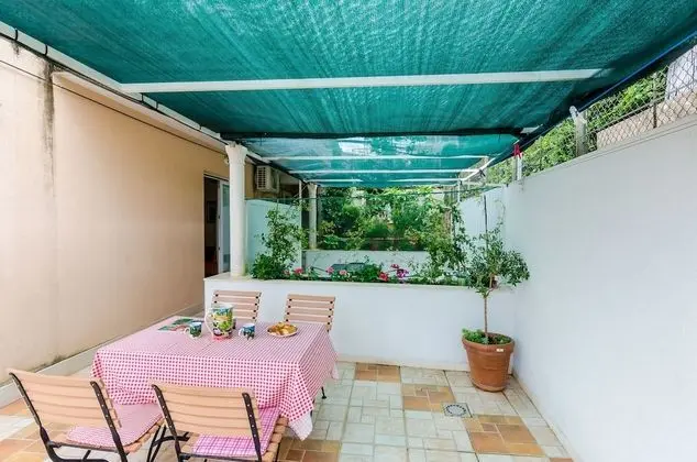 Superior Apart Daire, Teras