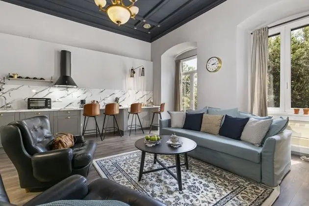 Superior Apart Daire, Balkon (Captain Arthur)