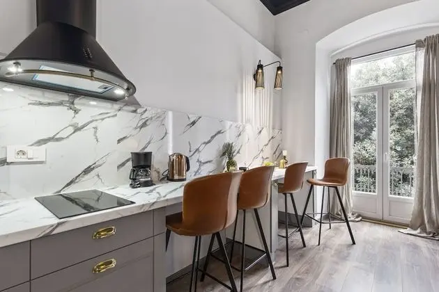 Superior Apart Daire, Balkon (Captain Arthur)