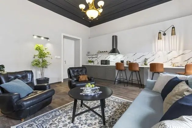 Superior Apart Daire, Balkon (Captain Arthur)