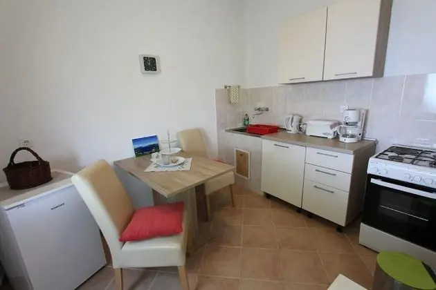 Stüdyo (Studio Apartment with Sea View)