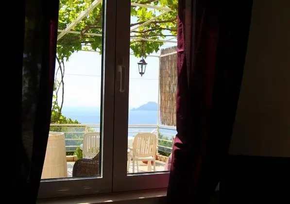 Stüdyo (Studio Apartment with Sea View)