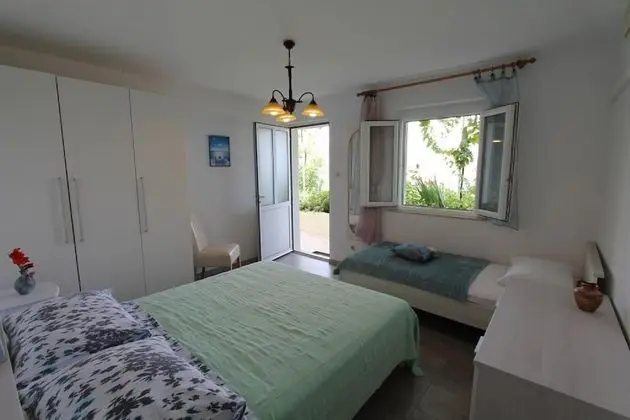 Üç Kişilik Oda (Triple Room with Sea View)