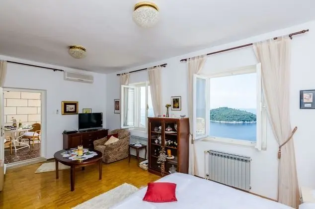 Stüdyo (Studio Apartment with Sea View)