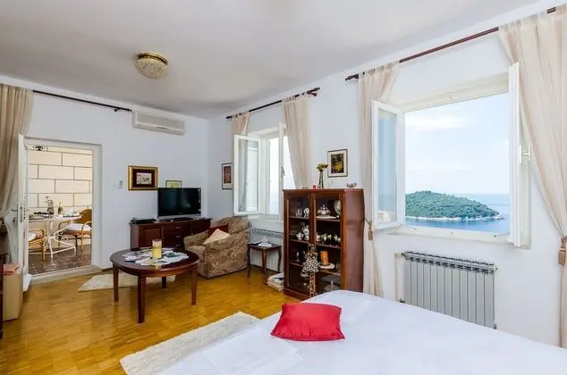 Stüdyo (Studio Apartment with Sea View)