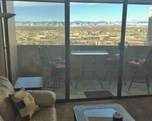 2 Bedrooms, 2 Bath, Balcony, Kitchen, Queen Airbed