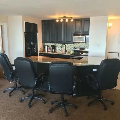 2 Bedrooms, 2 Bath, Balcony, Kitchen, Queen Airbed