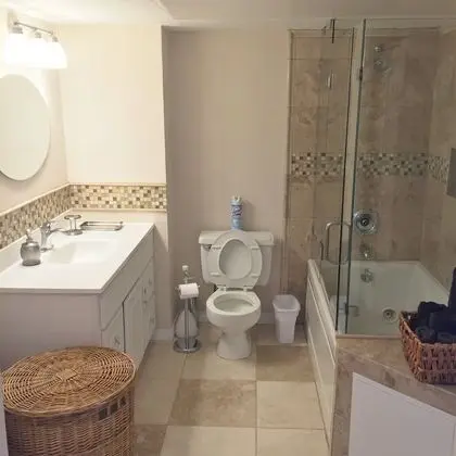 2 Bedrooms, 2 Bath, Balcony, Kitchen, Queen Airbed
