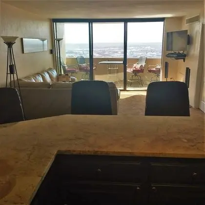 2 Bedrooms, 2 Bath, Balcony, Kitchen, Queen Airbed
