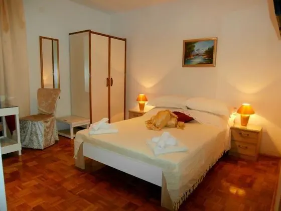 Premium Tek Büyük Yataklı Oda