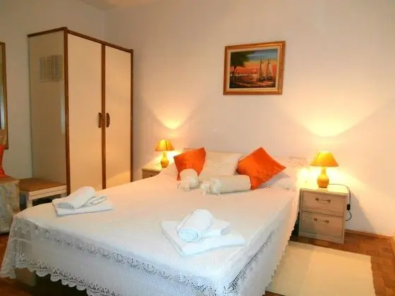 Premium Tek Büyük Yataklı Oda