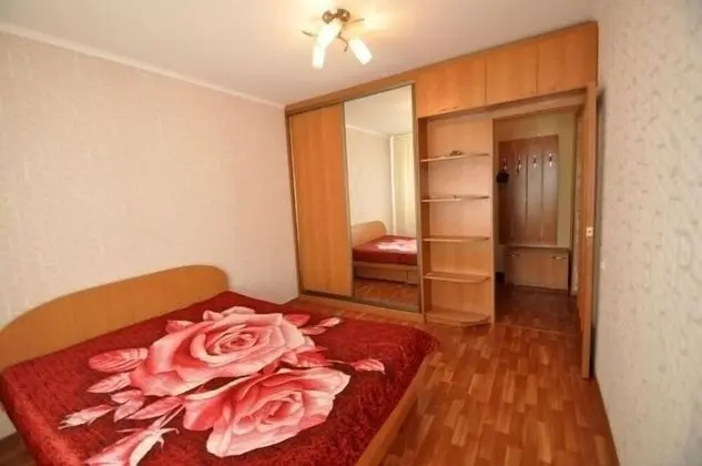 Apart Daire, 2 Yatak Odası (67 Krasnoarmeyskiy Avenue)