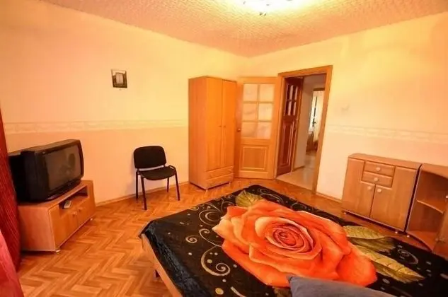 Apart Daire, 3 Yatak Odası (69 Sotsialisticheskiy Avenue)