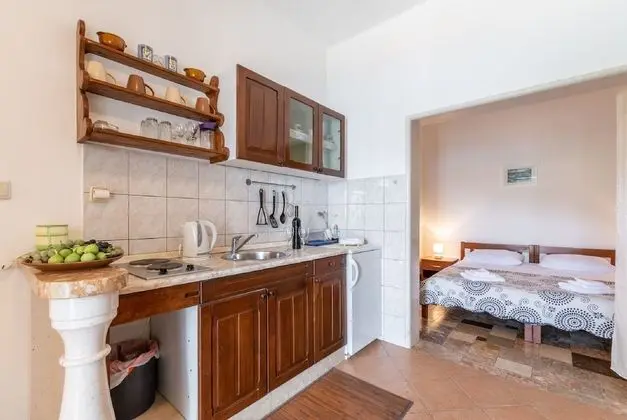 Stüdyo (Studio Apartment with Sea View)