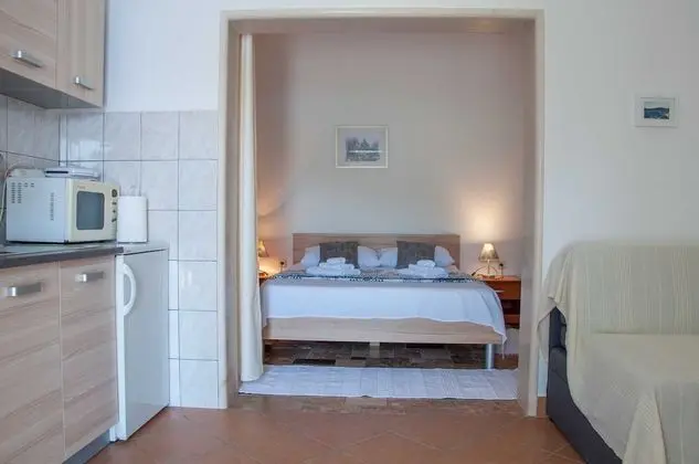 Stüdyo (Studio Apartment with Sea View)