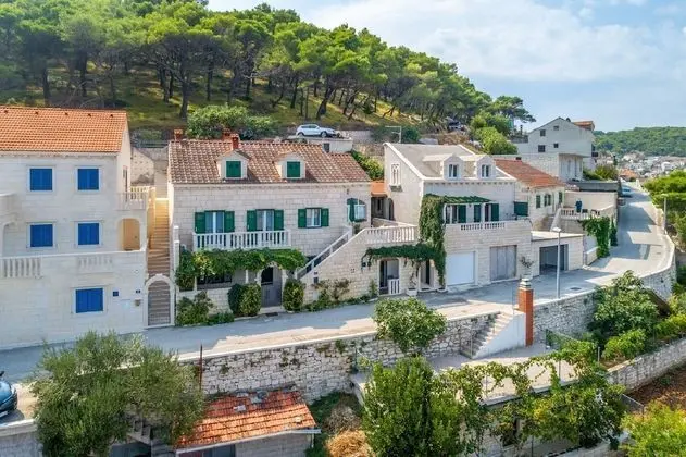 Stüdyo (Studio Apartment with Sea View)