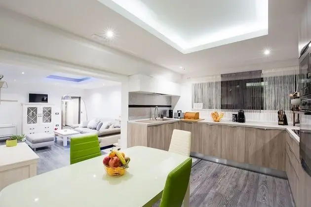 Exclusive Apart Daire, 4 Yatak Odası, Teras, Plaj Manzaralı (Sofia)