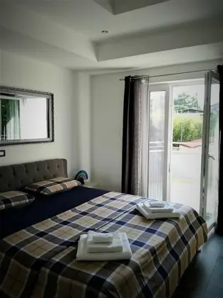 Exclusive Apart Daire, 4 Yatak Odası, Teras, Plaj Manzaralı (Sofia)