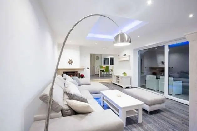 Exclusive Apart Daire, 4 Yatak Odası, Teras, Plaj Manzaralı (Sofia)