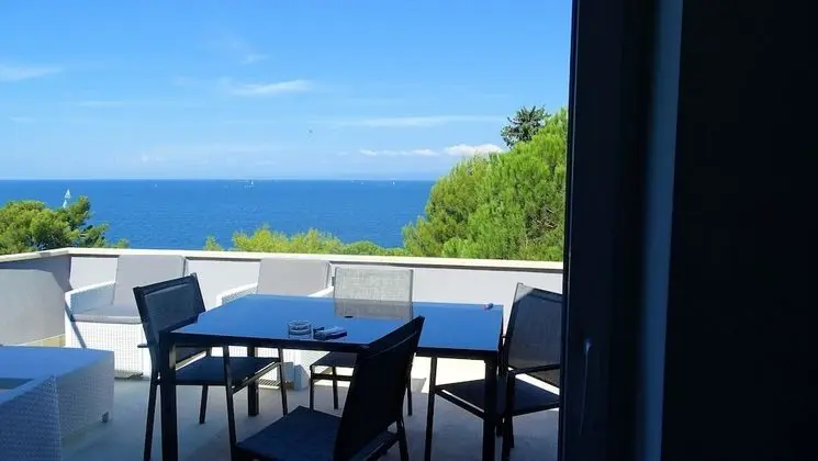 Exclusive Apart Daire, 4 Yatak Odası, Teras, Plaj Manzaralı (Sofia)