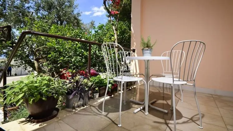 Apart Daire, Bahçe Manzaralı