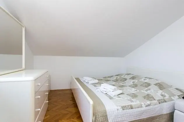 Apart Daire (Two-Bedroom Apartment with Balcony)