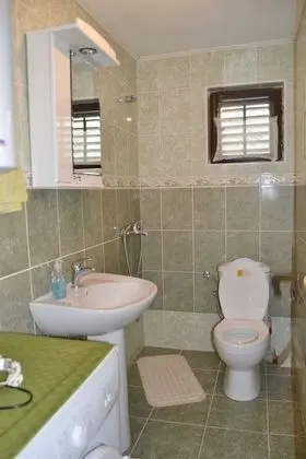 Tek Büyük Yataklı Oda, Ortak Banyo