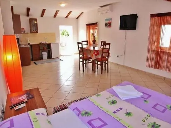 Apart Daire (One Bedroom Apartment with Balcony an)