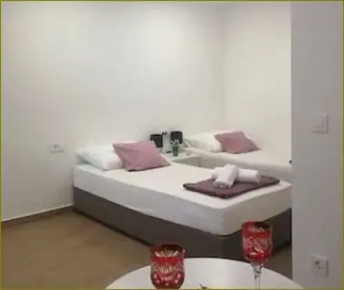 Stüdyo (Studio Apartment with Shared Terrace)