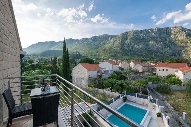 Superior Apart Daire, 2 Yatak Odası, Teras, Havuz Manzaralı