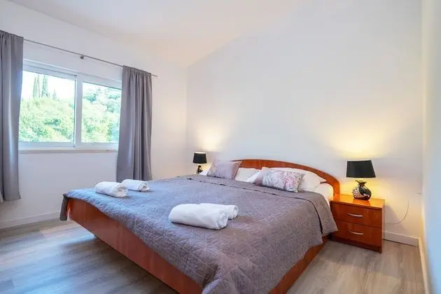 Superior Apart Daire, 2 Yatak Odası, Teras, Havuz Manzaralı