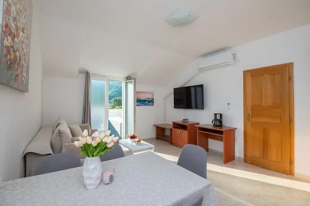 Superior Apart Daire, 2 Yatak Odası, Teras, Havuz Manzaralı