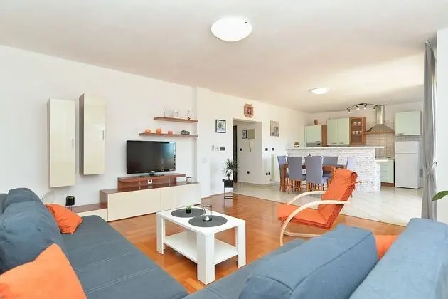 Apart Daire, 3 Yatak Odası (596/11102)