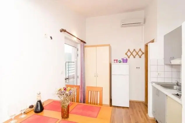Apart Daire (One-Bedroom Apartment with Sea View 1)