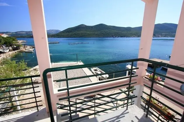 Apart Daire (One-Bedroom Apartment with Sea View 2)