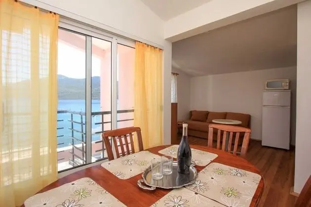 Apart Daire (One-Bedroom Apartment with Sea View 2)