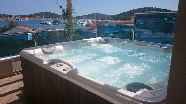 Çatı Katı Süiti (Penthouse)