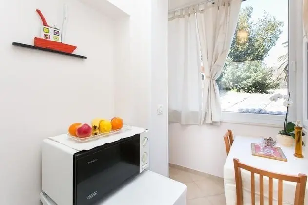 Stüdyo (Studio with Balcony)