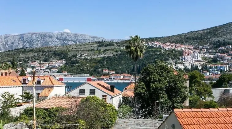 Stüdyo (Studio with Balcony)