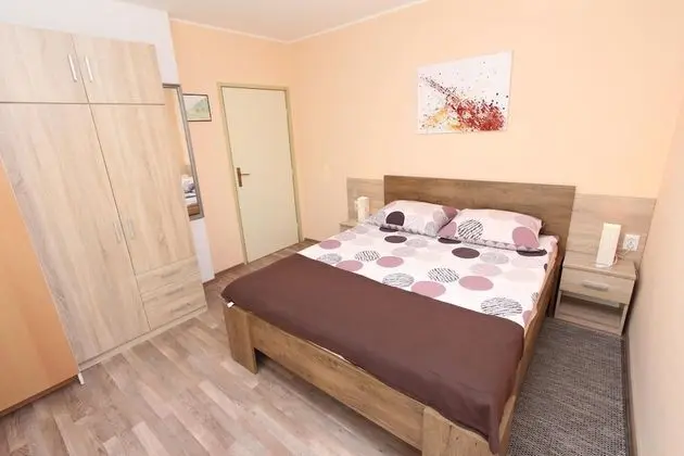 Tek Büyük Yataklı Oda, 1 Çift Kişilik Yatak, Küçük Mutfak, Deniz Manzaralı