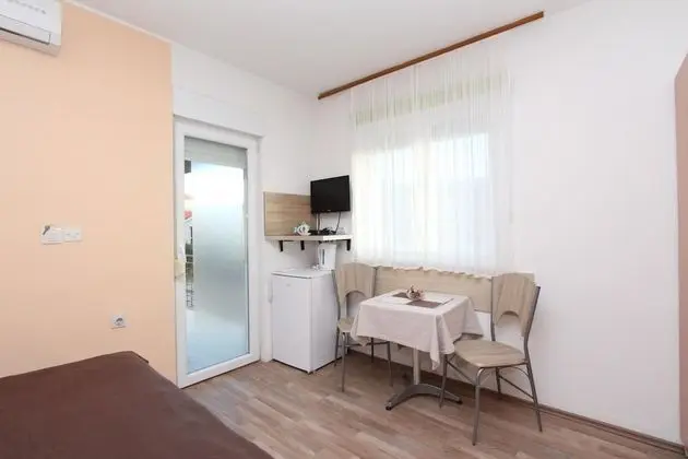 Tek Büyük Yataklı Oda, 1 Çift Kişilik Yatak, Küçük Mutfak, Deniz Manzaralı