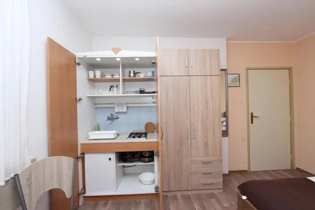 Tek Büyük Yataklı Oda, 1 Çift Kişilik Yatak, Küçük Mutfak, Deniz Manzaralı