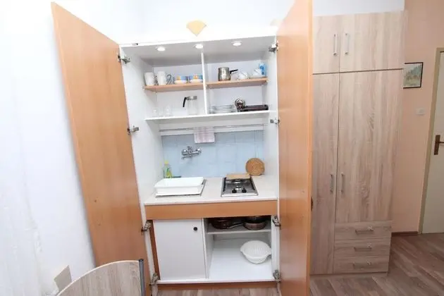 Tek Büyük Yataklı Oda, 1 Çift Kişilik Yatak, Küçük Mutfak, Deniz Manzaralı