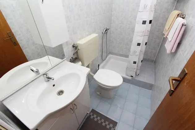 Tek Büyük Yataklı Oda, 1 Çift Kişilik Yatak, Küçük Mutfak, Deniz Manzaralı