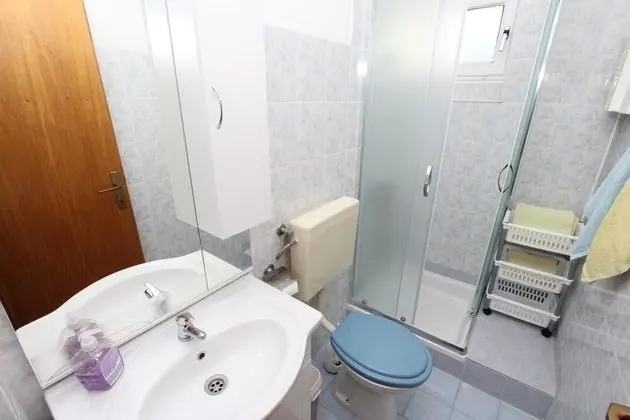 Tek Büyük Yataklı Oda, 1 Çift Kişilik Yatak, Küçük Mutfak, Deniz Manzaralı