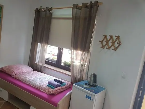 Basic Oda, 2 Tek Kişilik Yatak, Sigara İçilmez, Avlu Manzaralı